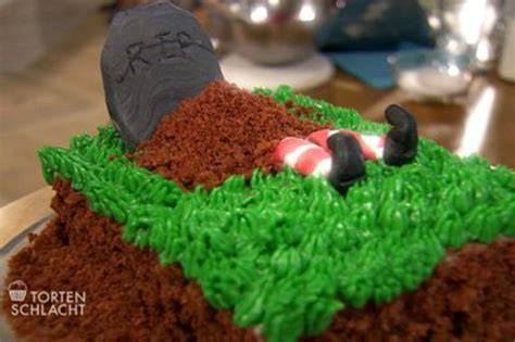 Schokoladen-Friedhof Torte mit Fondant-Grabsteinen