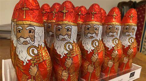 Schokoladen-Nikolaus mit Fairtrade-Label im Laden