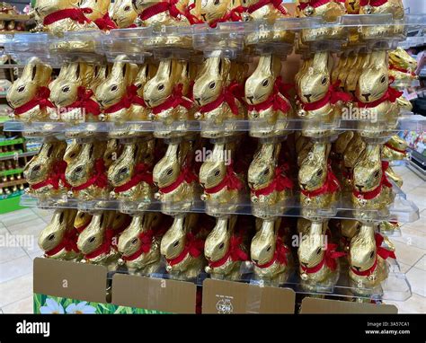 Schokoladen-Osterhasen verschiedener Marken im Vergleich
