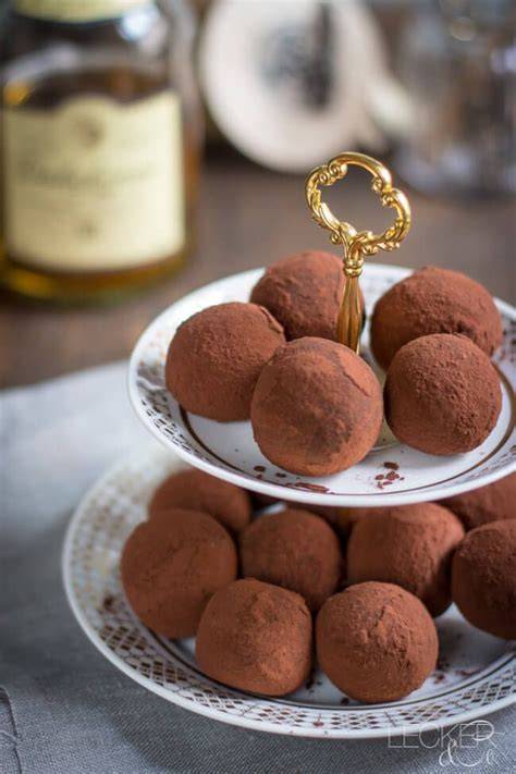 Schokoladen-Whisky-Bällchen auf Etagère