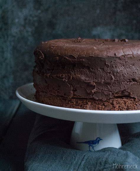 Schokoladen-Whisky-Torte auf einem Kuchenteller