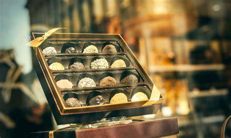 Schokoladenboutique in Belgien mit Pralinen-Auslage