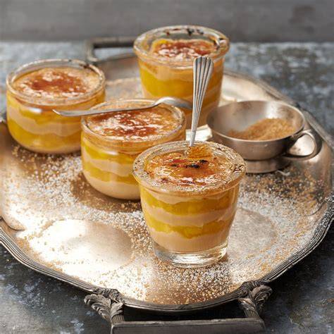 Schokoladendessert mit Karamell und Vanille