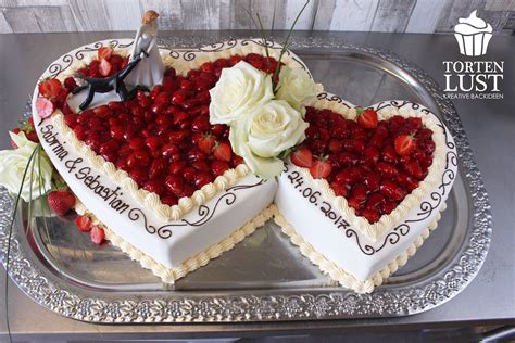 Schokoladenfüllung als Herz in der Hochzeitstorte