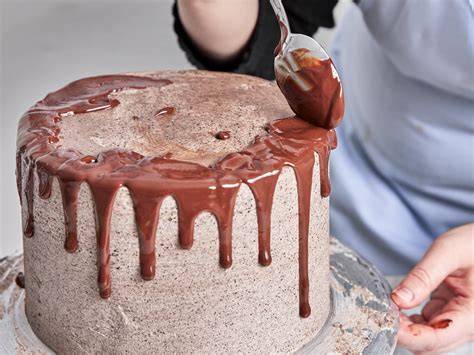 Schokoladenganache Drip auf Torte
