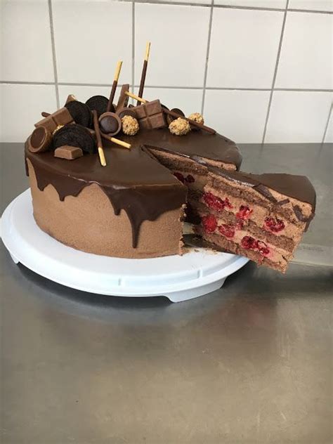 Schokoladenganache auf Tortenboden
