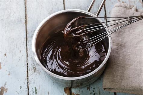 Schokoladenglasur und Ganache für feinen Überzug