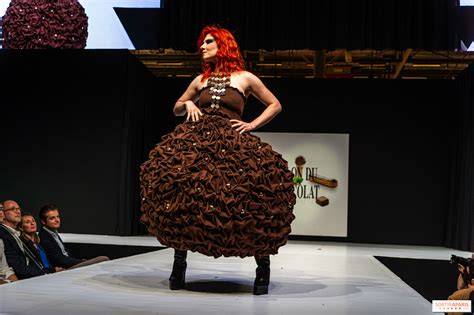 Schokoladenkleid auf der Modeschau Salon du Chocolat