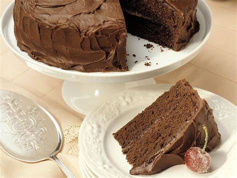 Schokoladenkuchen mit Sahne