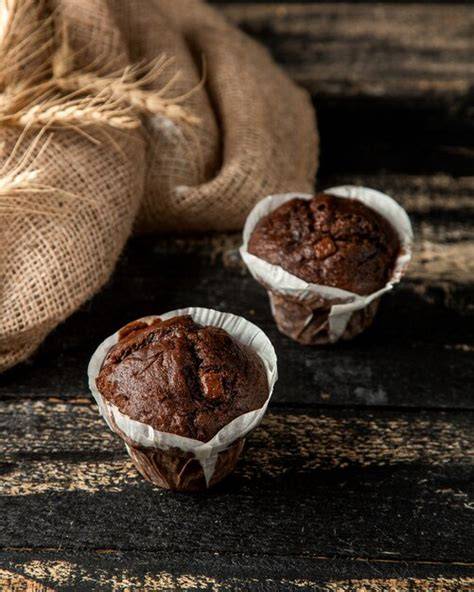 Schokoladenmuffins auf einem Tisch, Nahaufnahme