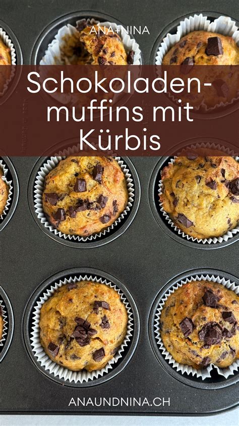 Schokoladenmuffins mit Weihnachtsmännern