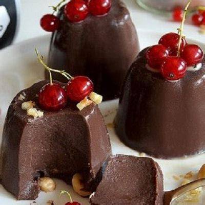 Schokoladenpudding mit Haselnüssen
