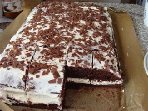 Schokoladenschnitten mit Sauerampfer-Gelee und Creme