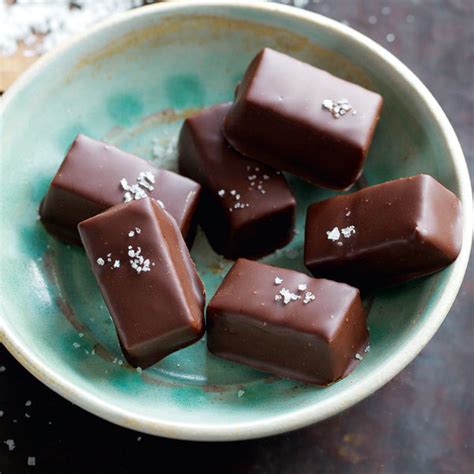 Schokoladenstück mit Fleur de Sel Körnern