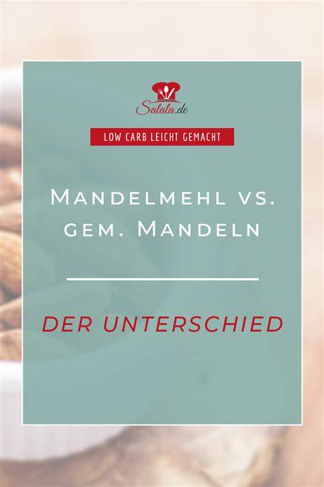 Schokoladenstück und gemahlene Mandeln auf Holzbrett