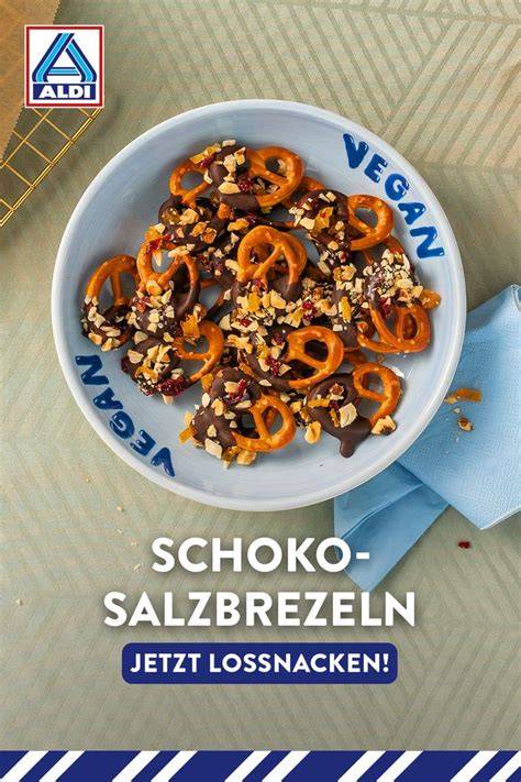 Schokoladentafel mit Karamellfüllung, dekoriert mit Nüssen und Salzbrezeln