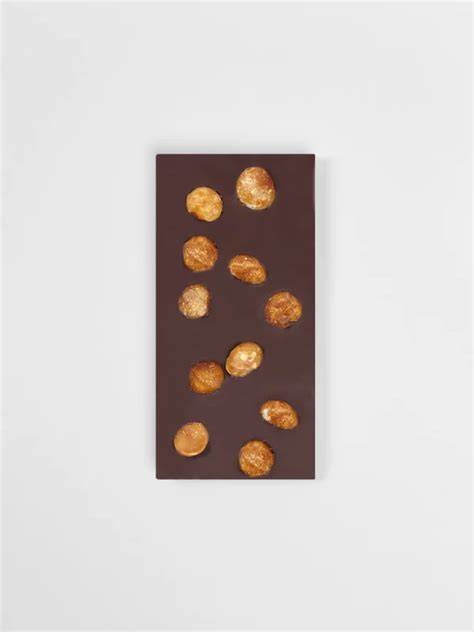 Schokoladentafel mit Macadamianüssen
