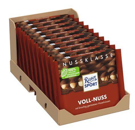 Schokoladentafel mit ganzen Haselnüssen