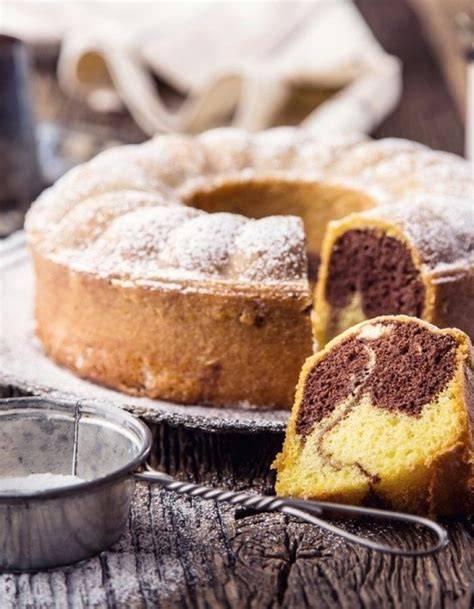 Schokoladentarte und Marmorkuchen im Vergleich