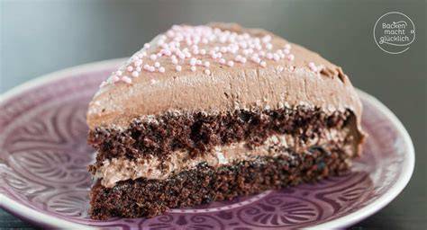 Schokoladentorte mit Buttercreme aufgeschnitten