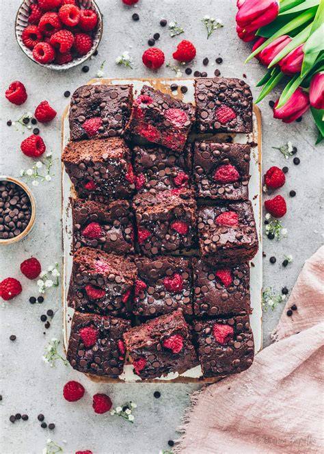 Schokoladiges Brownie-Pfännchen mit Himbeeren