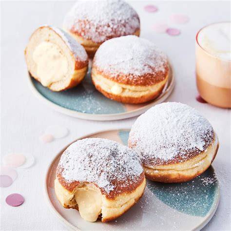Schokolierte Berliner mit Augen