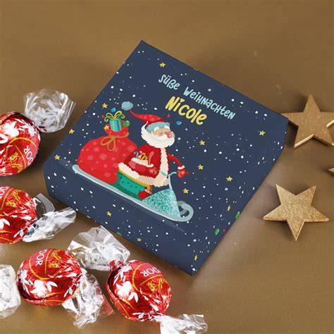 Schokomandeln als Geschenk in weihnachtlicher Verpackung