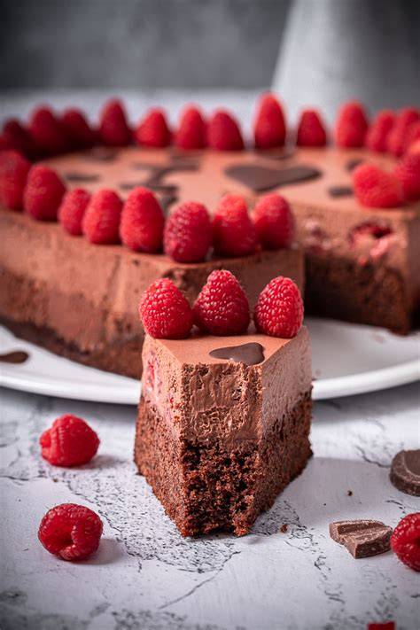 Schokomousse Torte kreativ verziert