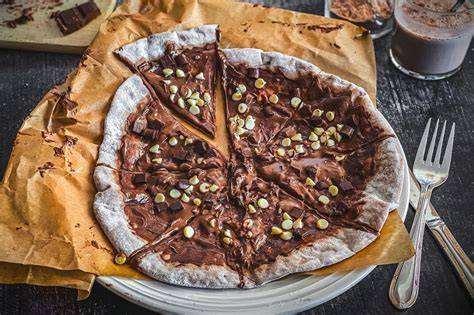 Schokopizza aufgeschnitten