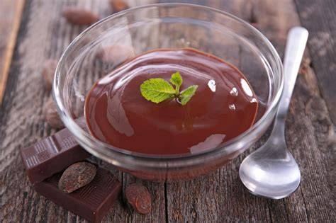 Schokopudding aus Weihnachts-Schokoresten in Dessertschälchen