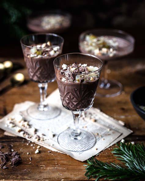 Schokopudding im Glas mit Beeren