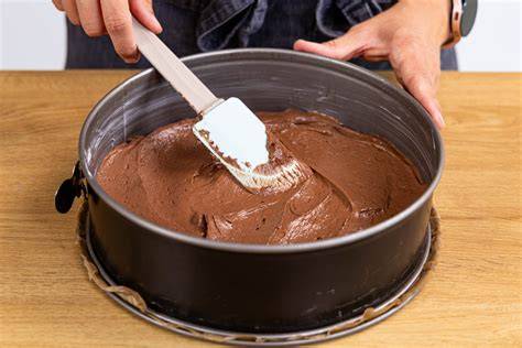 Schokoteig in Springform vor dem Backen