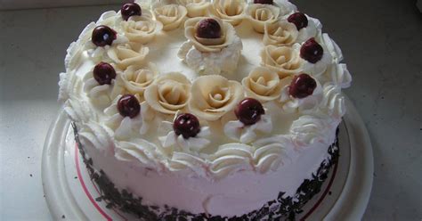 Schokoteig-Torte mit Vanillecremefüllung
