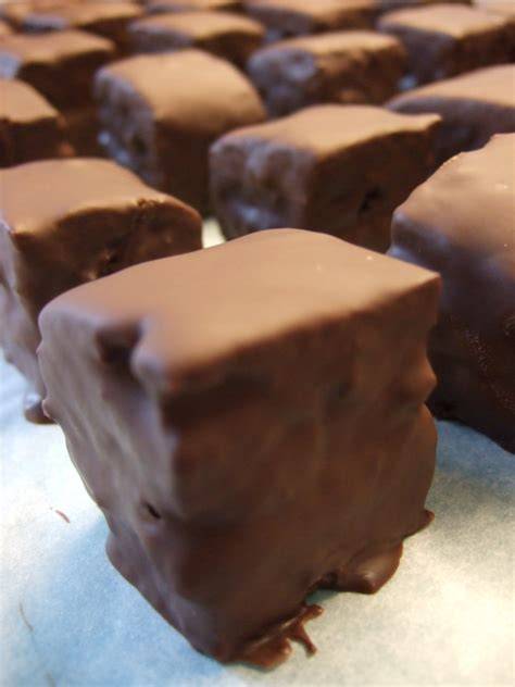 Schokowürfel in Pralinenform mit Ganache-Füllung