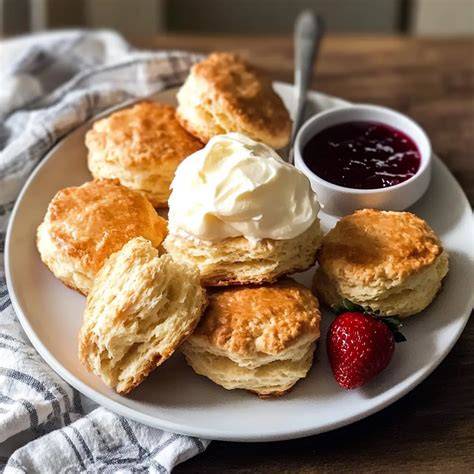 Schottische Spezialitäten: Shortbread, Scones und Clotted Cream