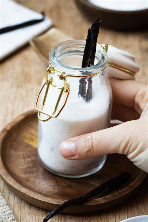 Schraubglas mit selbstgemachtem Vanillezucker