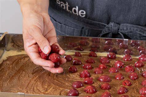 Schritt: Schokoteig auf dem Blech verteilen
