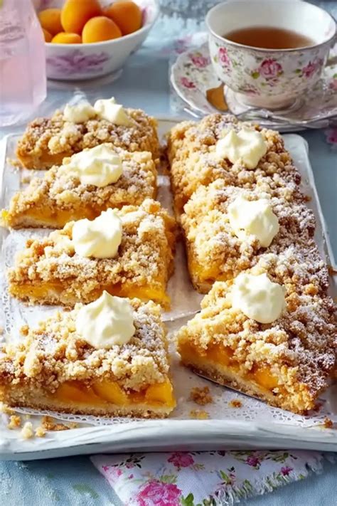 Schritt für Schritt: Belegen und Backen des Aprikosenkuchens mit Streuseln
