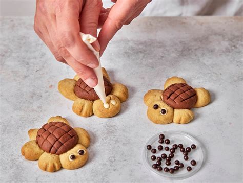 Schritt für Schritt - Kekse mit Gesicht backen und verzieren