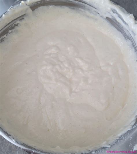 Schritt für Schritt Mürbteigboden einer Torte in Pie-Form