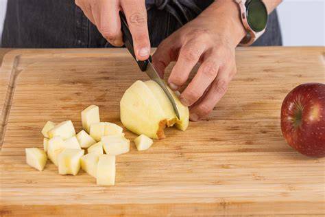 Schritt-für-Schritt: Äpfel schneiden und auf Teig legen
