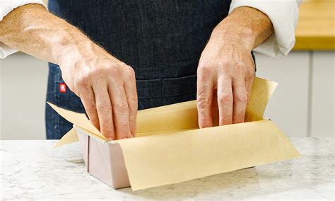 Schritt-für-Schritt: Backform mit Backpapier auslegen