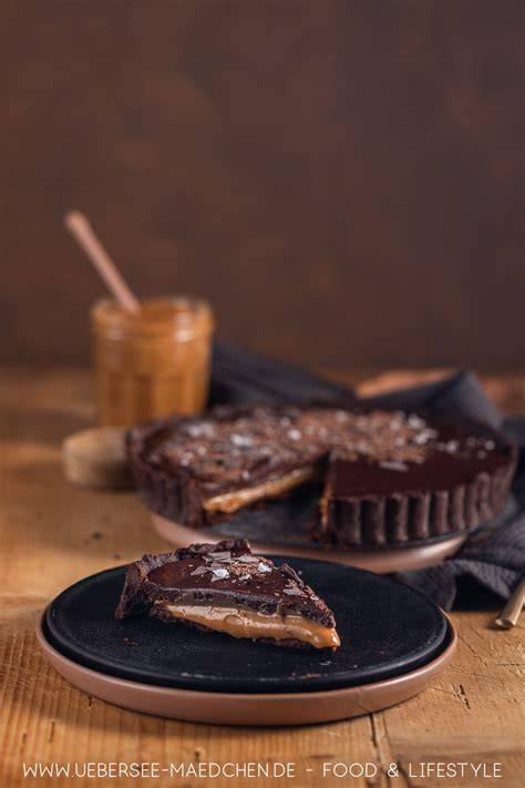 Schritt-für-Schritt: Blech-Toffifee-Kuchen mit Butterkeksschicht und Karamell