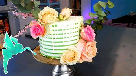 Schritt-für-Schritt: Blumen sicher in Fondantfreien Torten anbringen