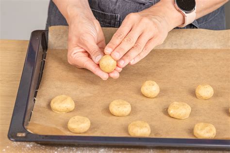 Schritt-für-Schritt: Cookie-Teig formen und auf Blech legen