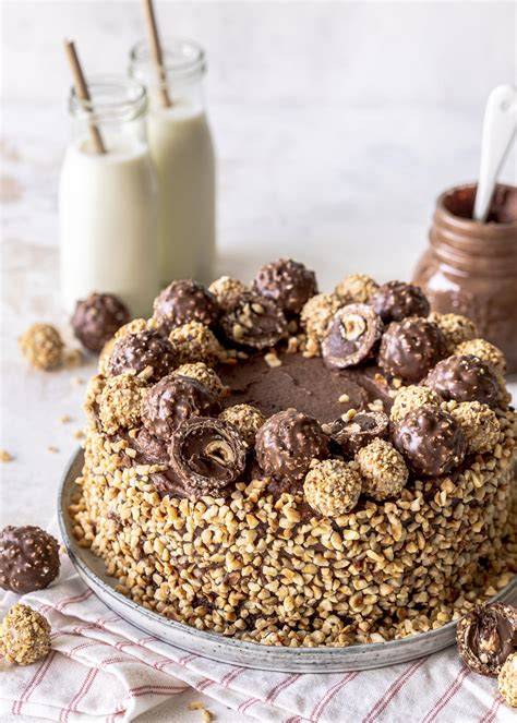 Schritt-für-Schritt: Dekoration einer Nuss-Nougat-Torte