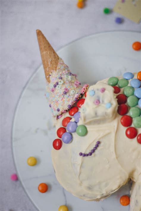 Schritt-für-Schritt: Einhorn-Horn aus Eiswaffel und Fondant basteln