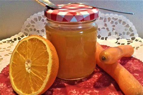 Schritt-für-Schritt: Karotten raspeln, Orangen pressen, Marmelade einkochen