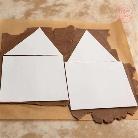 Schritt-für-Schritt: Lebkuchenhaus Teile zuschneiden und backen
