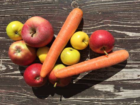 Schritt-für-Schritt: Möhren und Äpfel vorbereiten und pürieren
